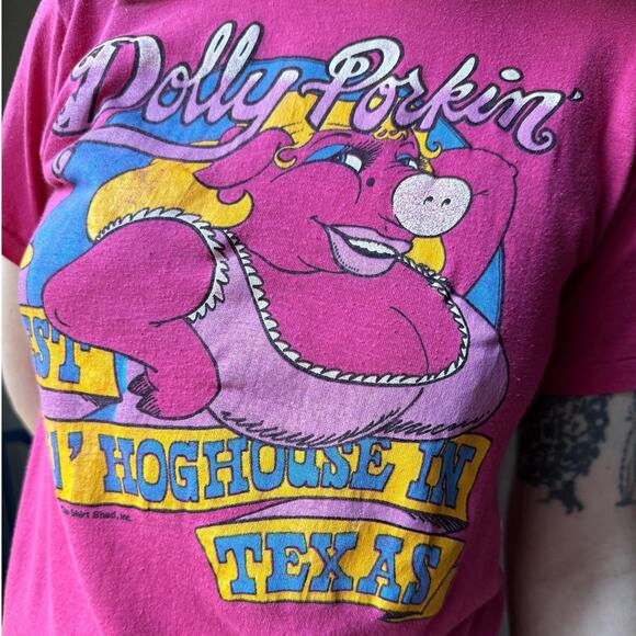 vintage Tops - Vintage 80s Dolly Porkin’ Novelty T-Shirt | Hot Pink 50/50 Tee | Texas | Size M